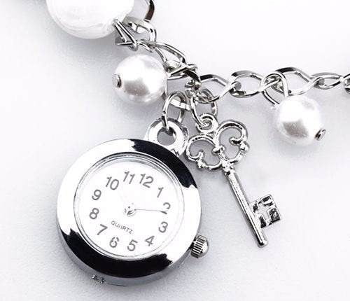 Reloj Mujer Tipo Pulsera Dijes Y Perlas Elegante