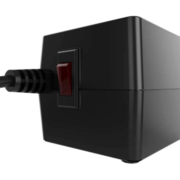 Regulador De Voltaje Forza 1000va 500w 2usb 2.0 4 Tomas 120v